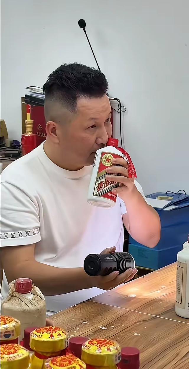 谁能想到，前两年还在酒圈风光无限的“茅台哥”，会栽在自己身上