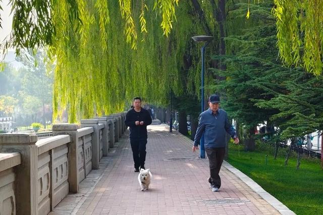 七里河畔晨光好 文明城市气象新