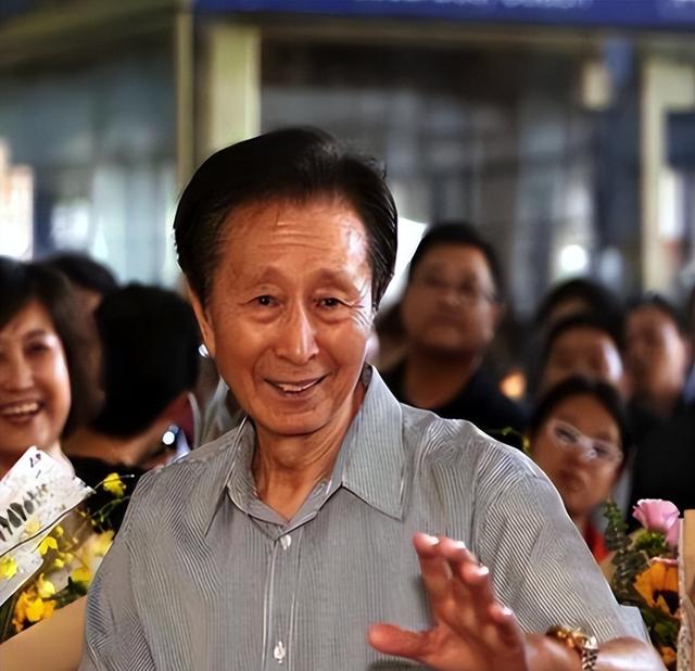 86岁“铁嗓”宋世雄现状：居北京老到认不出，儿女成才后都在国外