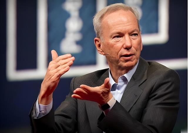 张召忠：美国就算一动不动	，中国20年也追不上，中美差距那么大？