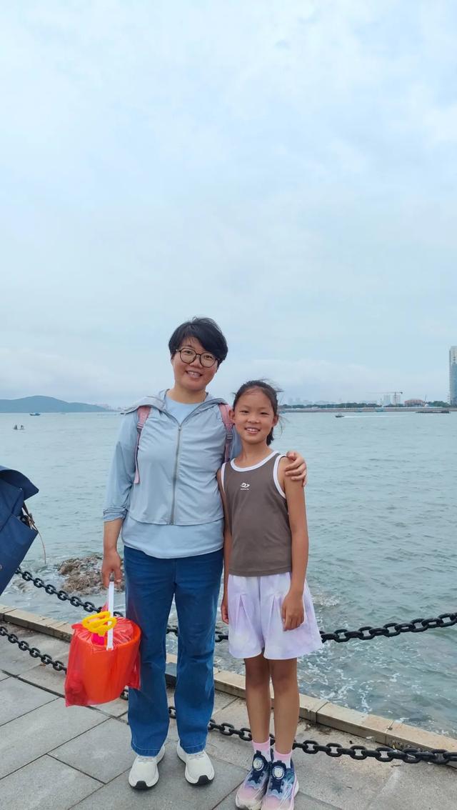 河南博主带女儿摩旅青岛：青岛人的善意，比碧海蓝天更让人难忘！