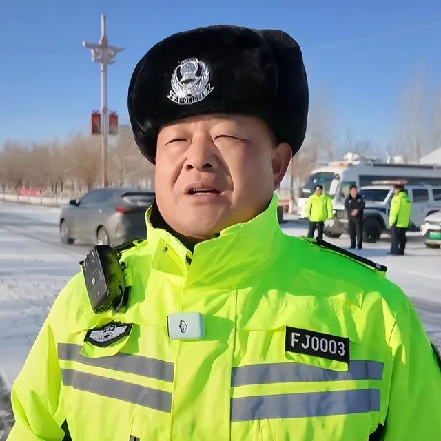 银装素裹阿克塞 首场降雪绘就戈壁冬日盛景