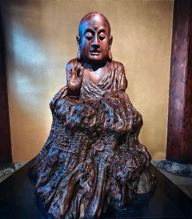 参观根宫佛国博物馆