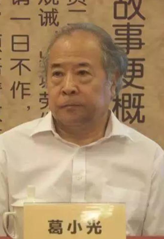 天安门为何不悬挂毛主席的照片，反倒要挂画像？答案令人意想不到