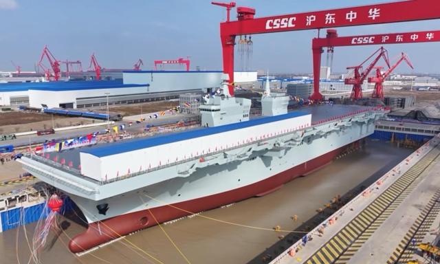 076两栖舰画线完成，年底确定首次海试，万吨巨舰即将到来