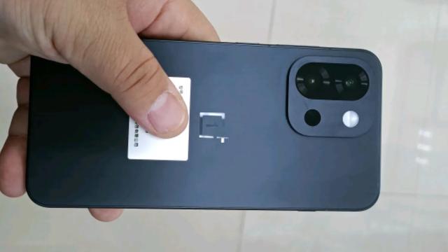 一加13T上手体验：小屏旗舰的得与失