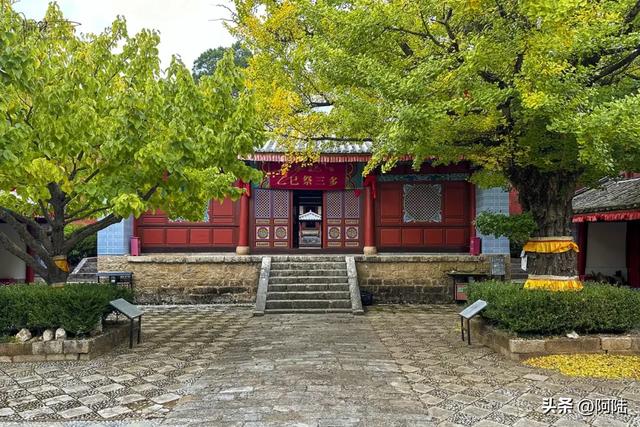 探访丽江现存最古老的庙宇，了解到纳西人心目中的保护神——三多
