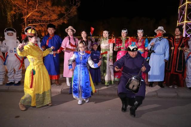 神舟二十一额济纳冲天！航天爱好者与各族群众共襄盛举