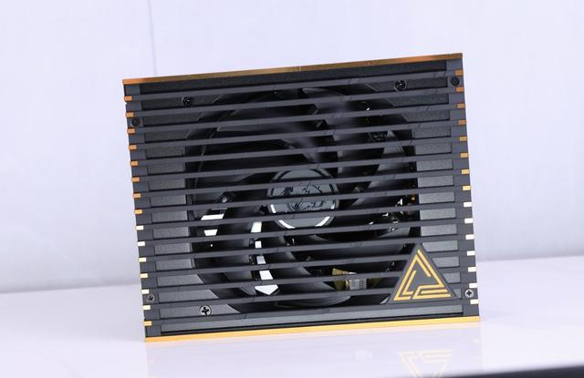 电源也有土豪金？微星MEG Ai1600T PCIE5旗舰电源上手体验