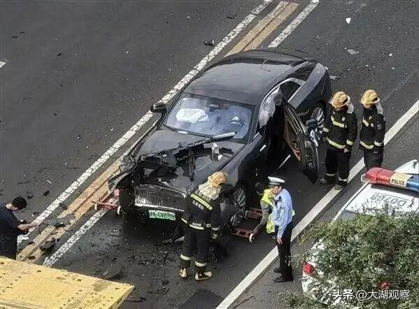 陈震再回应“开劳斯莱斯闪灵出车祸”：是我的问题，向对方道歉