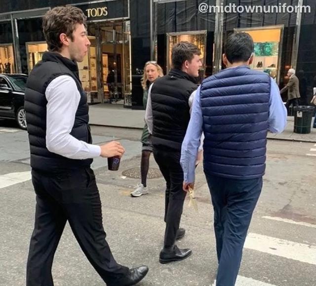 三星掌门人北京逛街，穿“老头马甲”秒售罄！有钱男人为啥爱马甲