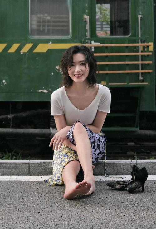 因长的太漂亮，七次拒绝导演“要求”被封杀，如今43岁凭实力走红