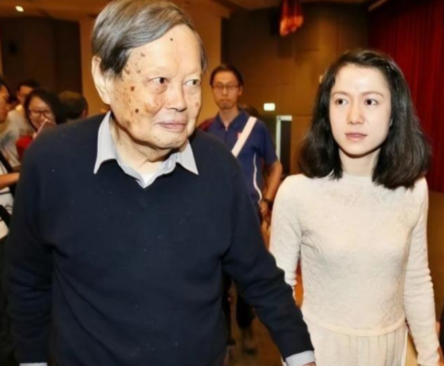 杨振宁妻子翁帆自白：为了丈夫的身体，我16年来都是早睡早起