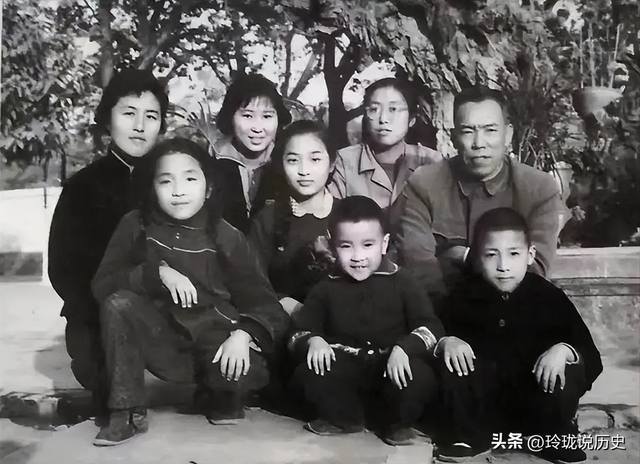 1967年梁兴初刚上任成都军区司令，便对秘书道：我偏要去看老首长