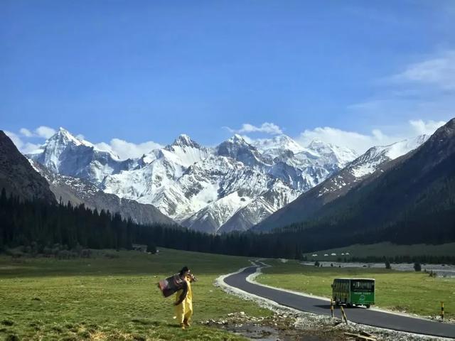 独库公路新纪元:三大超级工程重塑新疆天山旅游布局!