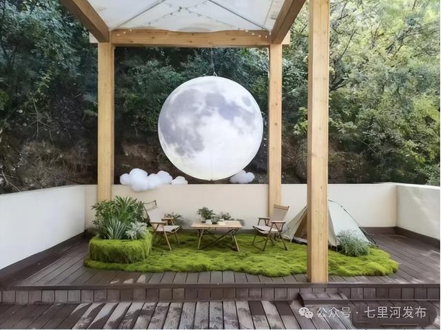 秋色泼墨石佛沟，双节共赴山林画卷