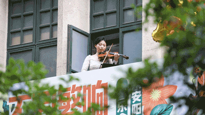 回来了！南京路上最有上海特色的音乐演奏，就在这个露台，市民纷纷驻足拍摄，时间公布→