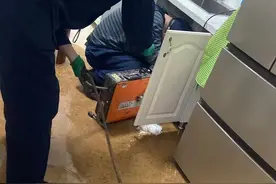 物业服务好与坏，大家来评说｜下水主杠堵塞返水，泡坏家具！物业回复图片