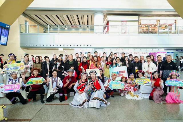 “怒江浪潮——文旅创意快闪”活动在昆明长水机场圆满落幕