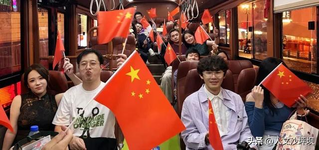 重庆红色旅游专线发车啦！10 分钟从千年古镇穿越到革命岁月，红岩巴士带你触摸历史的温度！