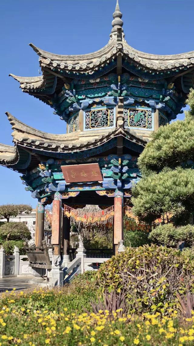 喝井水，烤豆腐，云南这座活着的千年古城，和杭州同名