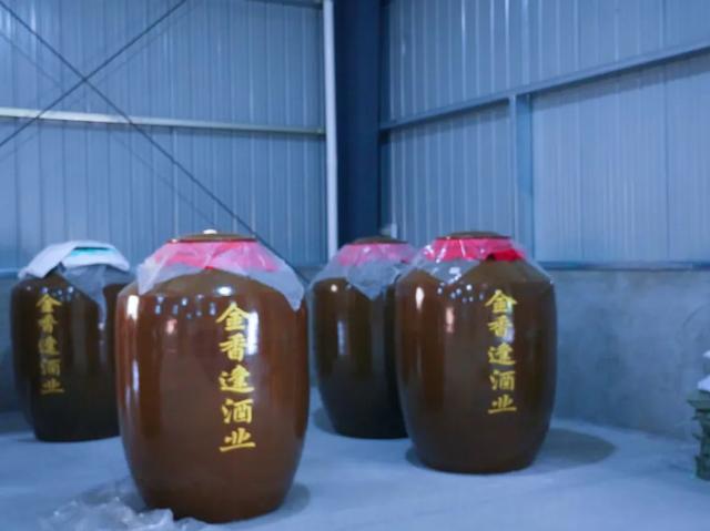 柴桑区新塘乡胡桥村:千亩柿红引客来