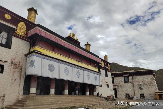 拉萨市：走进哲蚌寺