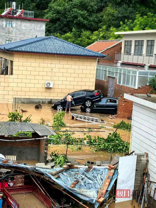 18人承德避暑遭遇山洪凌晨惊险逃生