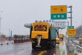 冰雪天气商丘高速交警全员上岗保道路畅通图片