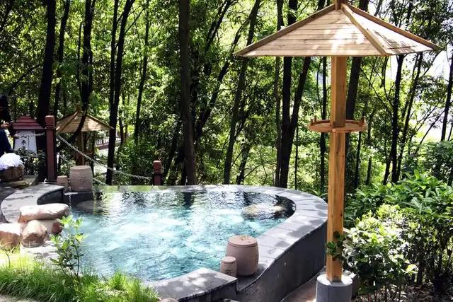 温泉界的天花板，他泡了300多个还没找到