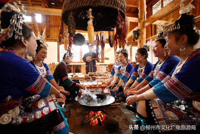跟着AI游三江丨一口酸，一碗茶，一场宴，吃懂三江侗寨的人间烟火！