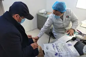 江西一59岁大爷每天饭后三个核桃，一年过去，体内居然肿瘤变小图片