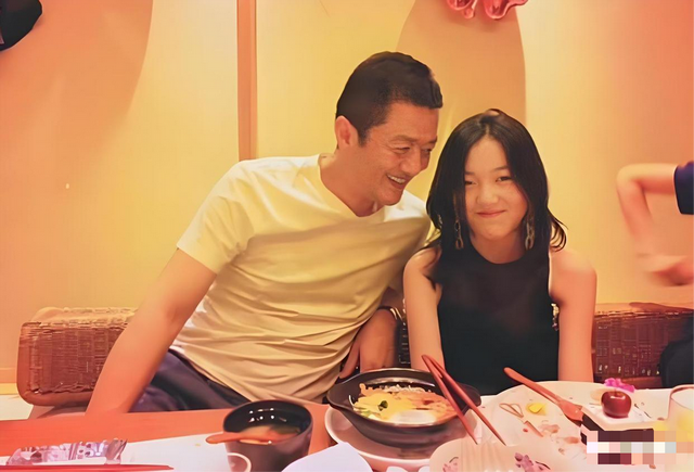李亚鹏官宣离婚才24小时，令人恶心的一幕就发生了，汪峰又被牵连