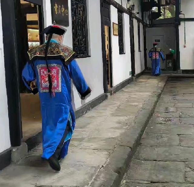 参观游览古代乡试的考场——川北贡院