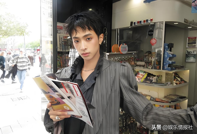 64岁的庾澄庆未曾料想，那个曾让他担忧的儿子，竟成为他的骄傲