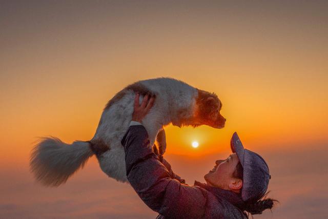 日破云海出，人间皆浪漫