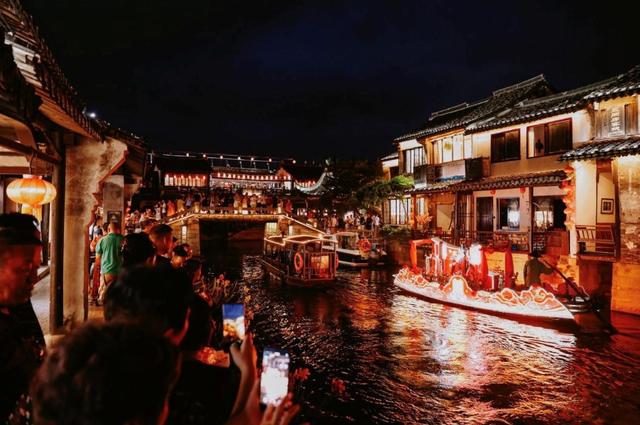 桨声灯影六船梦 千年古镇续“船”说 “梦西塘·船说”第二季花船巡游盛大启航