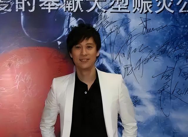 那个连登14次春晚的歌坛巨星，如今家产被拍卖住进养老院？