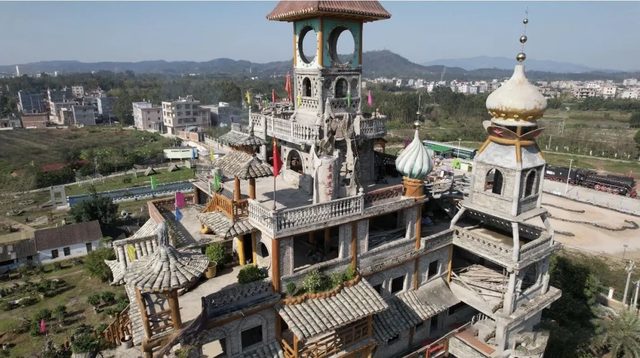 广西网红“怪楼”打卡攻略！一农民砸2000万亲手打造！