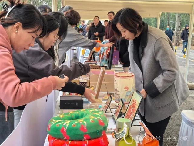 石家庄秋冬文旅季系列活动启幕 清凉山红叶登山行掀起全民赏秋热潮