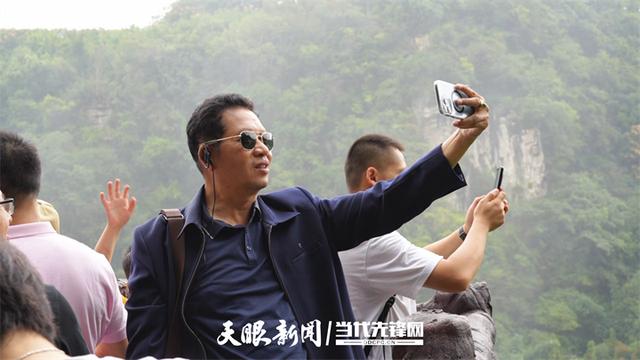 万练飞空、水珠扑面、虹彩环绕！看“亚洲第一瀑”如何征服外媒
