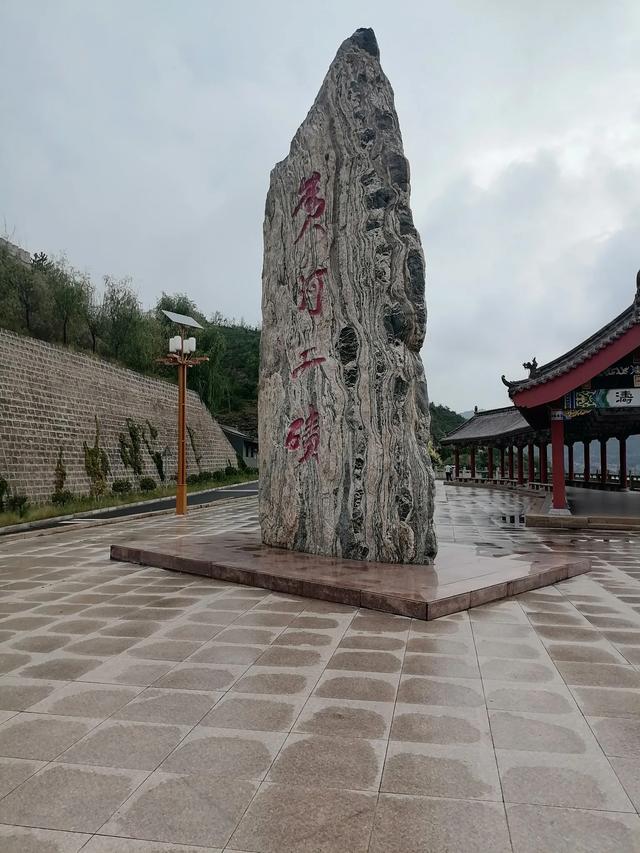 吴堡公交站牌真奇葩统一区域两侧两个名称