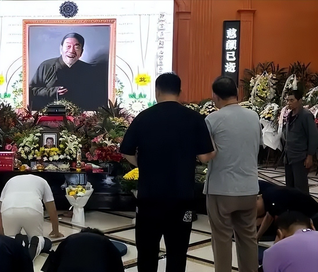 梁小龙被曝离世1天，私生活被扒底朝天	，原来他和杨少华处境一样