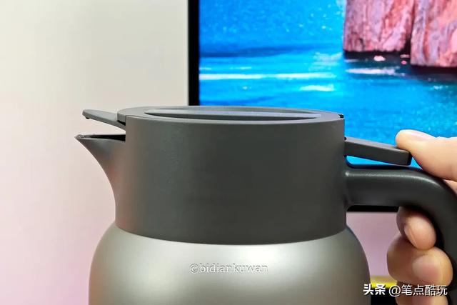 双层纯钛，健康饮水：小米新出的钛保温壶1.2L真香！