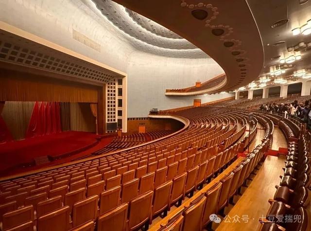 为什么来北京旅游大家都建议参观人民大会堂？