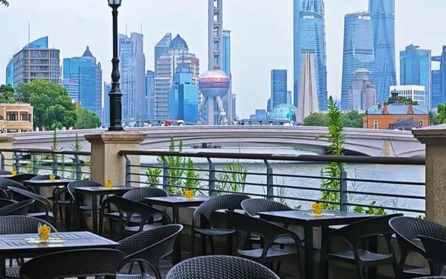 来上海就不可错过苏州河，这里的风景极具大上海味道，来看看！