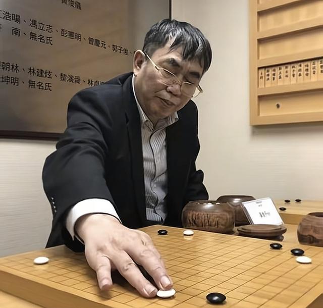聂卫平离世！40年每年做一件事，赢来棋谱全放在陈毅元帅骨灰盒旁