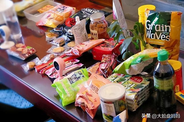 假期带孩子外出徒步，会有三个收获，在家的孩子根本享受不到