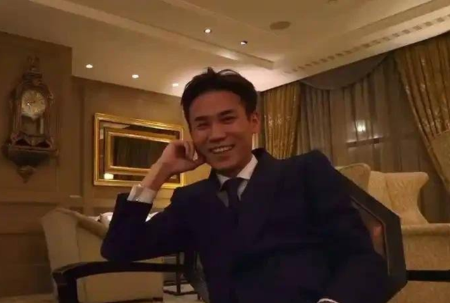 5年前，靠倒卖口罩一年赚60亿元	，住5万一夜酒店的他，如今咋样了