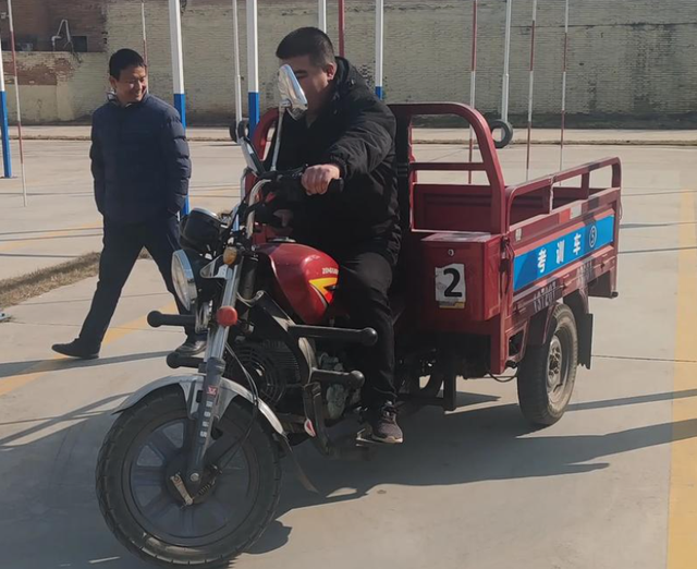 C1驾照可以增驾D照，满足这1个条件就行，汽车、摩托车随便骑